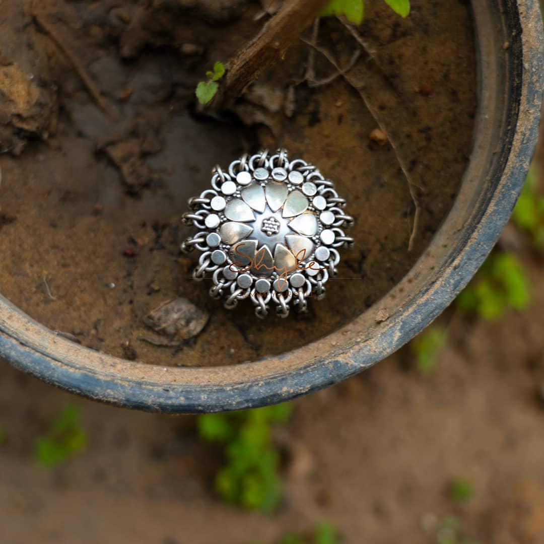 Moh Petal Motif Ghughri Ring