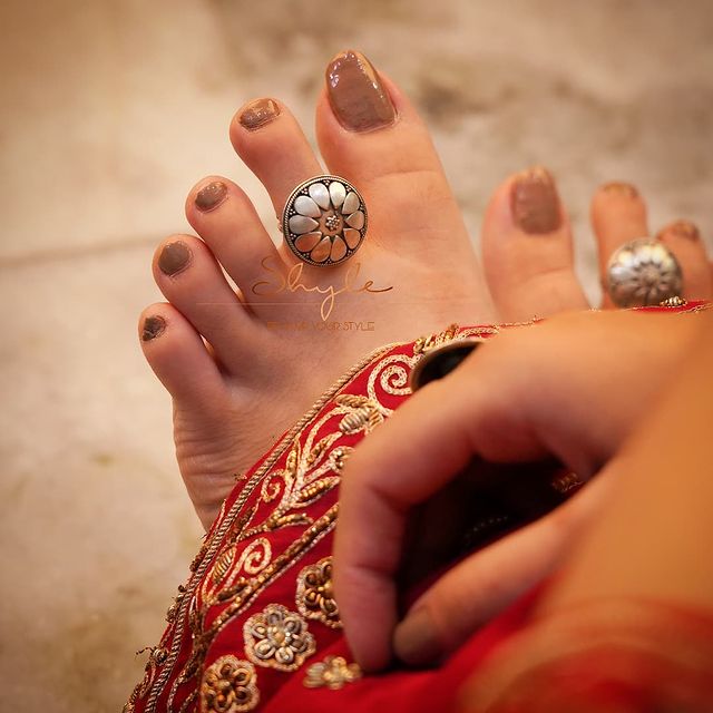 Moh Intricate Petal Toe Ring