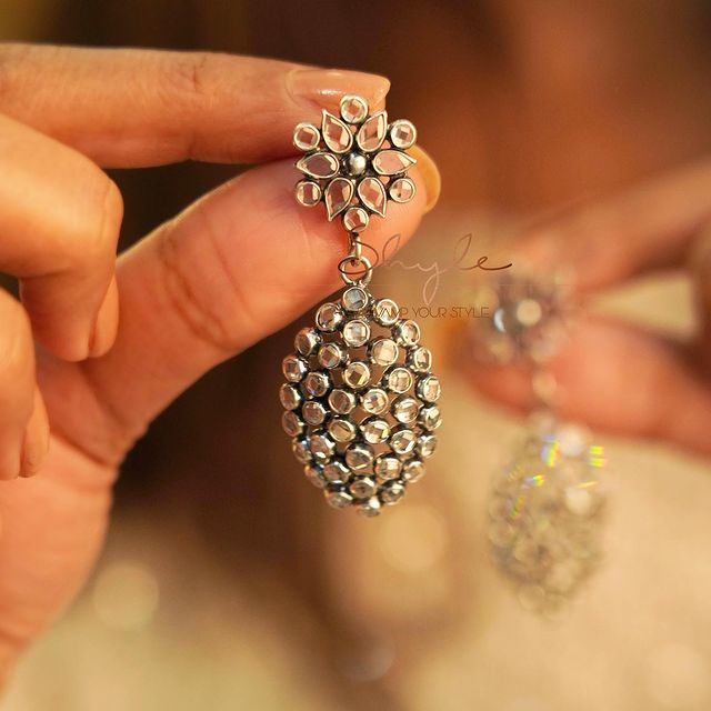 Essence Scintillating Drop Earrings