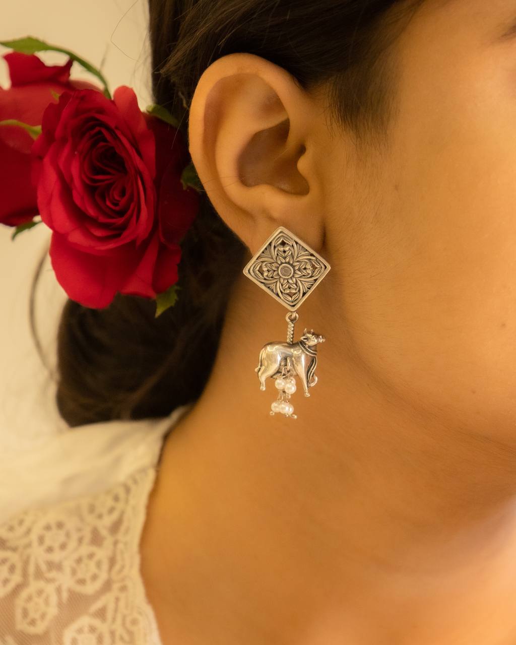 Adya Intricate Motif Nandi Gaaye Auspicious Earring