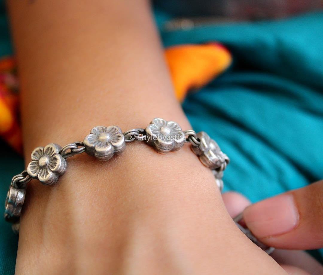 Adya Mini Flower Bracelet