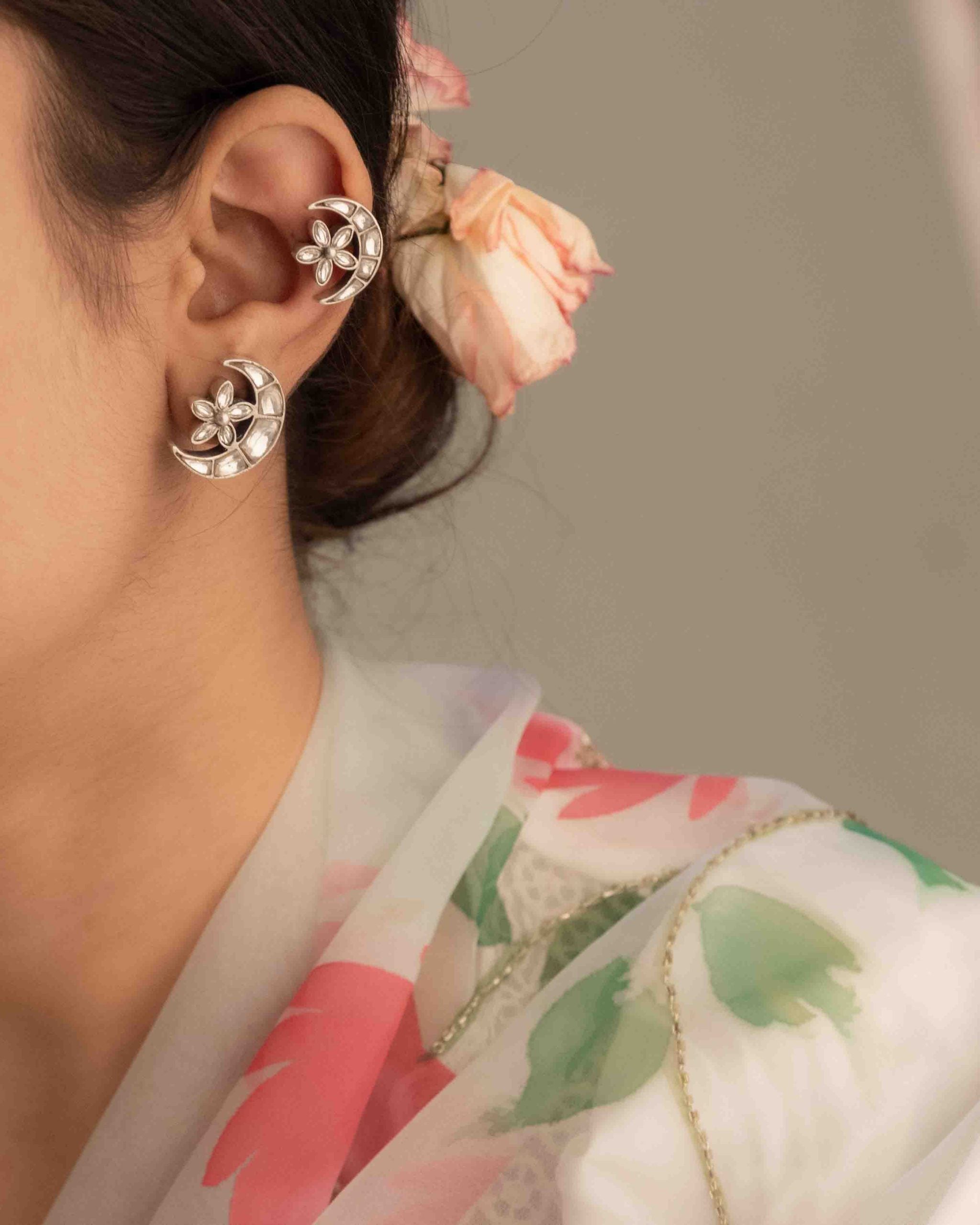 Essence Kundan Chaand Phool Earclip