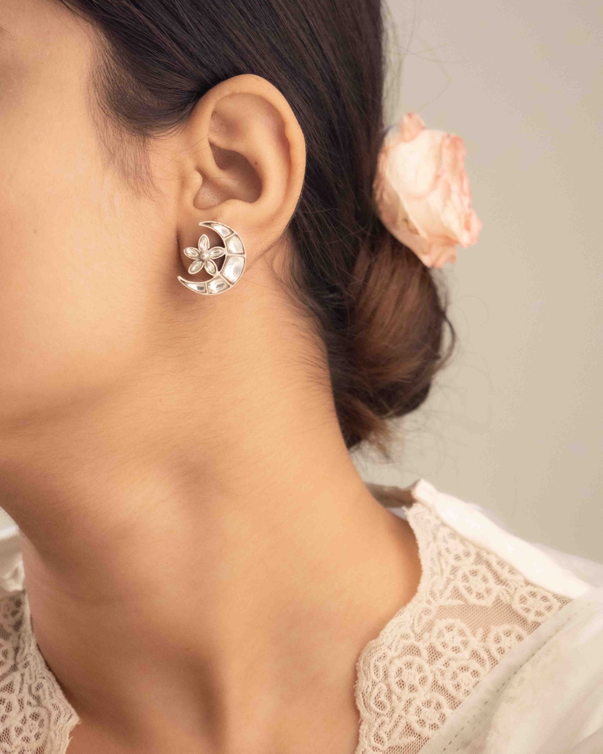 Essence Kundan Chaand Phool Timeless Earring