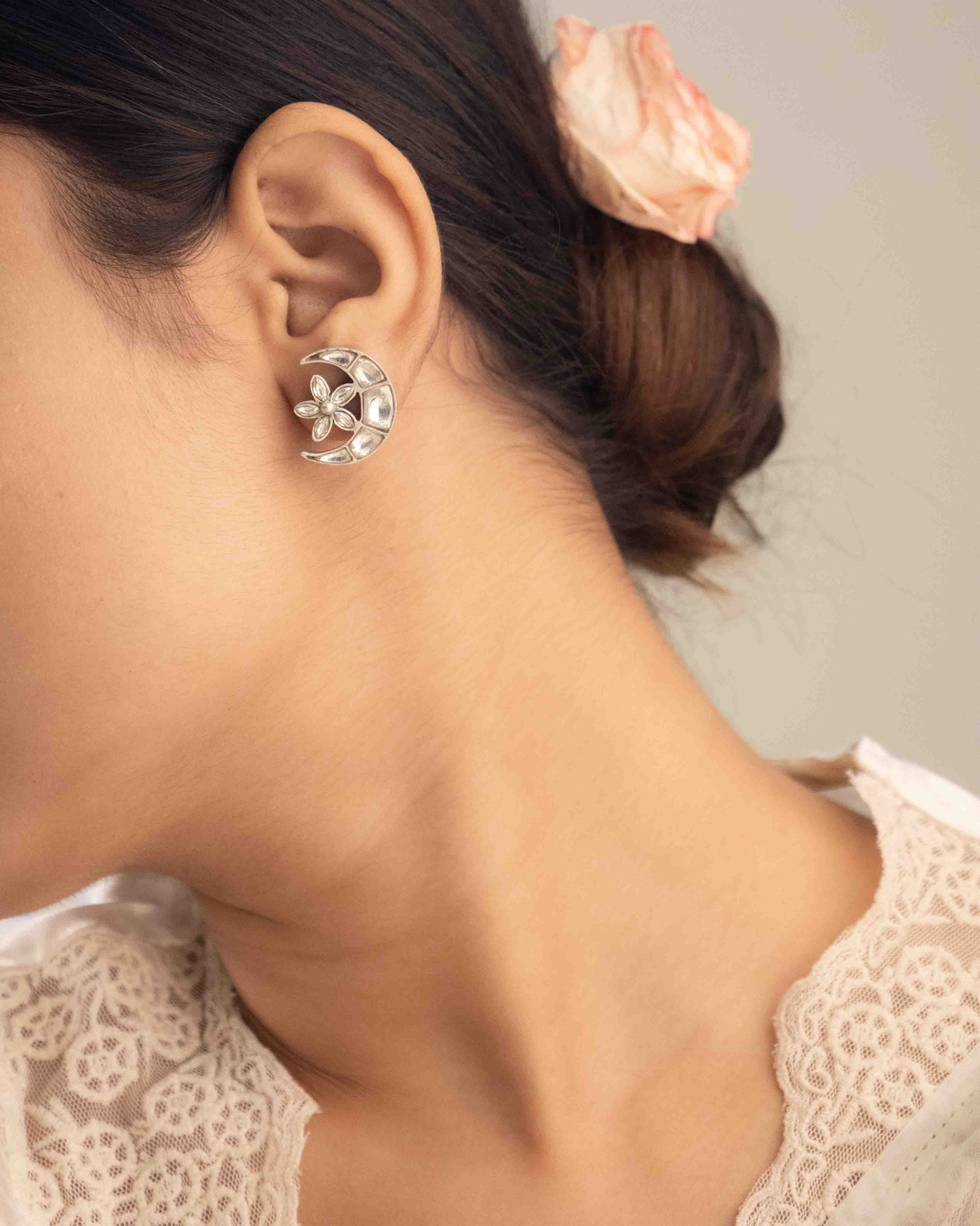 Essence Kundan Chaand Phool Timeless Earring