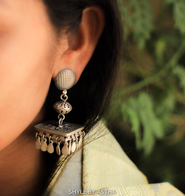 Mizoya Textured Square Jhumka