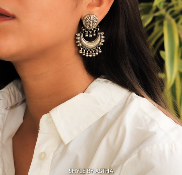 Mizoya Dancing Peacock Motif ghughri Earring model