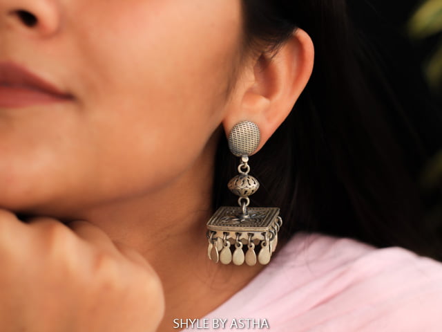 Mizoya Textured Square Jhumka