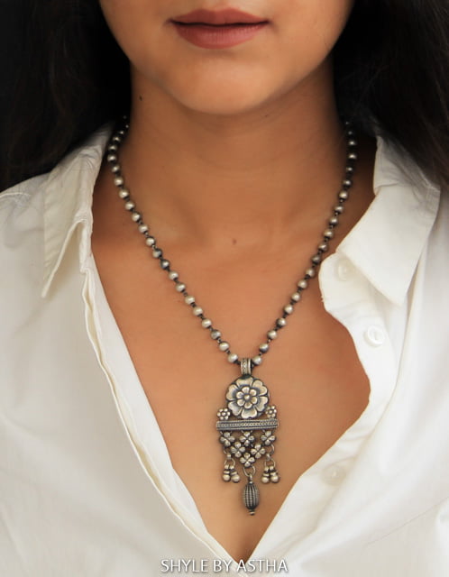 Moh Intricate Jali Flora Necklace