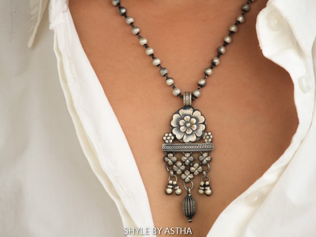 Moh Intricate Jali Flora Necklace