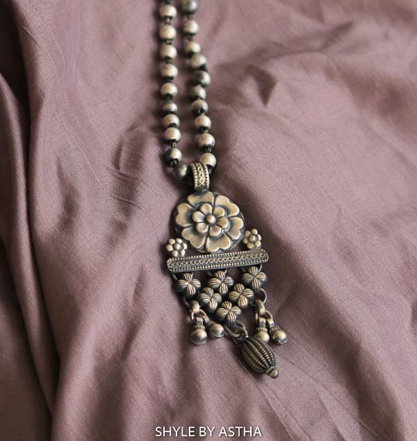 Moh Intricate Jali Flora Necklace