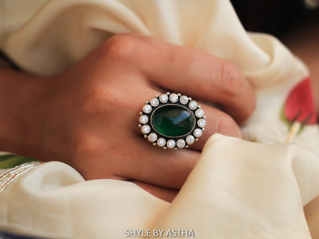 Essence Green Jadau Cocktail Ring