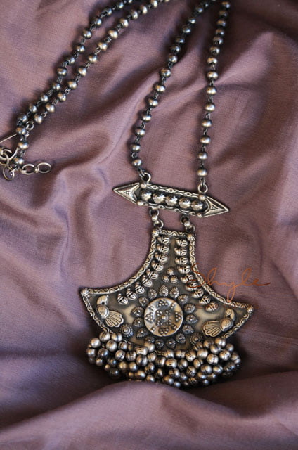 Anvaya Detailed Ghughri Jadau Necklace