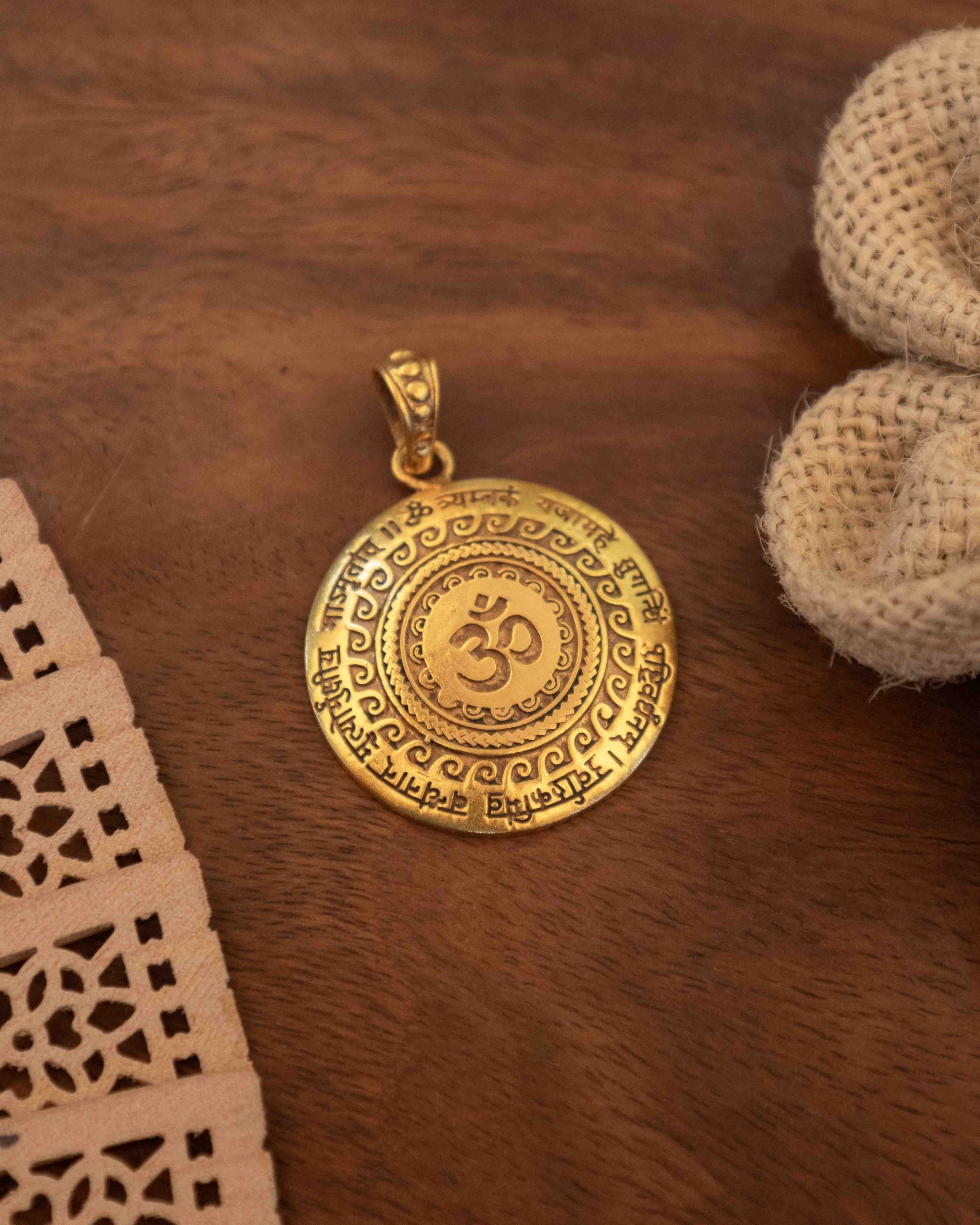 Maha Mrityunjaya Mantra Om Gold Pendant