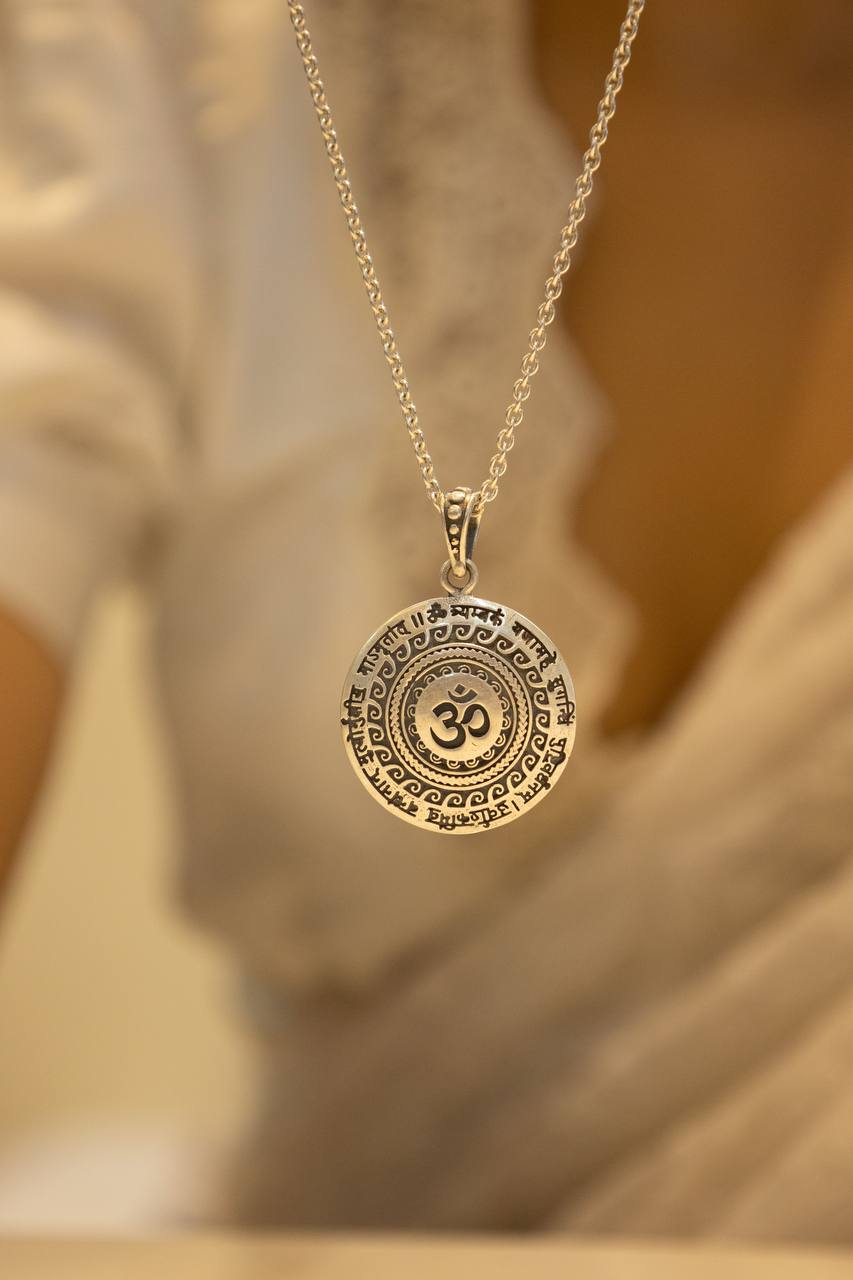 Maha Mrityunjaya Mantra Om Pendant