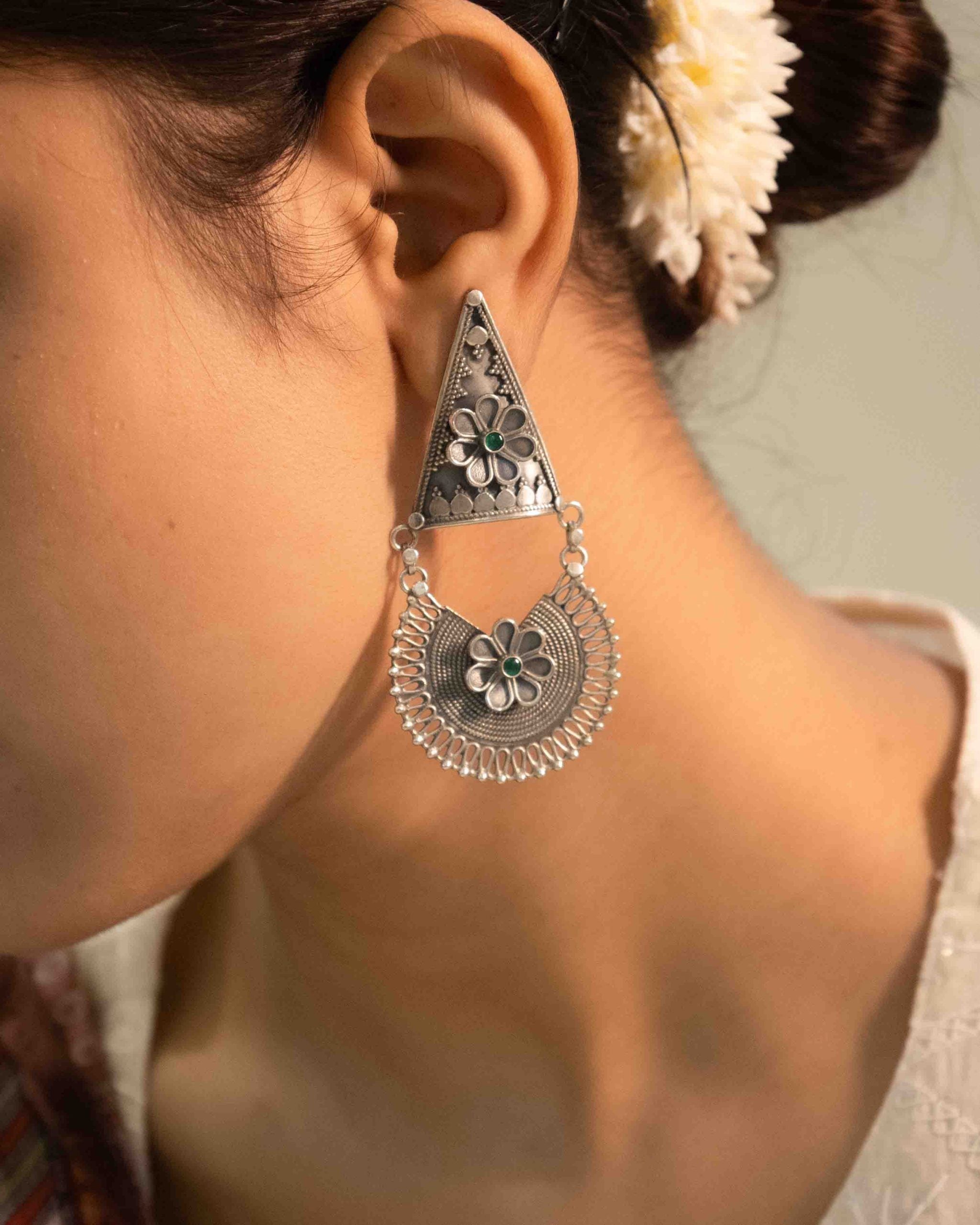 Mizoya Daana Detailed Flower Embossed Layered Earring