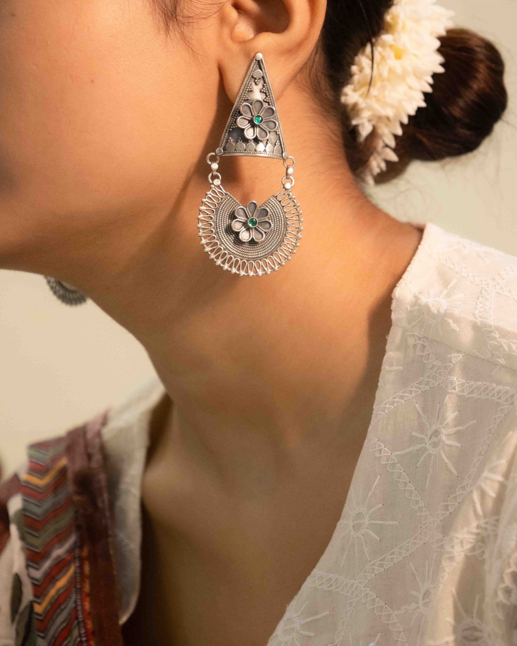 Mizoya Daana Detailed Flower Embossed Layered Earring