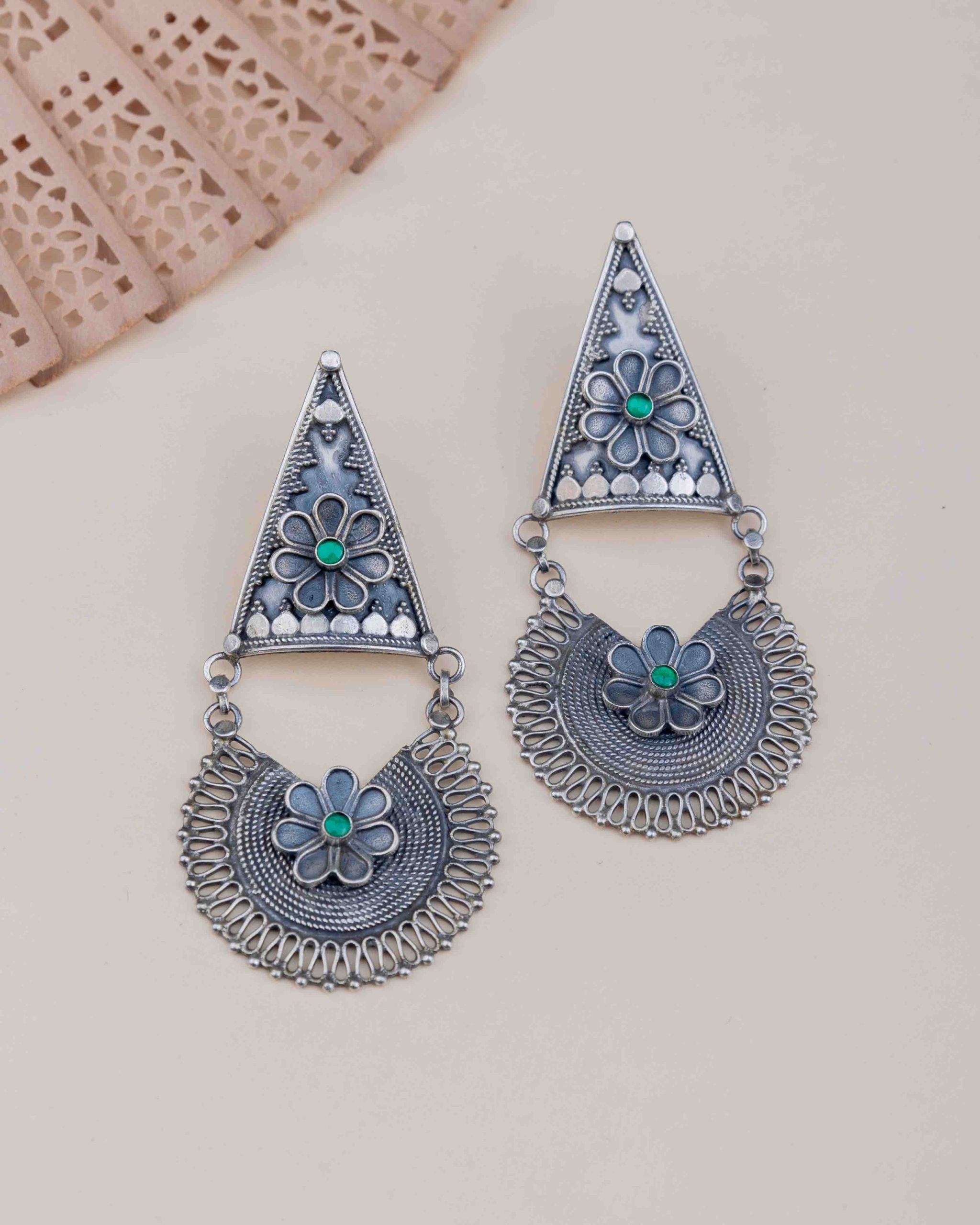 Mizoya Daana Detailed Flower Embossed Layered Earring