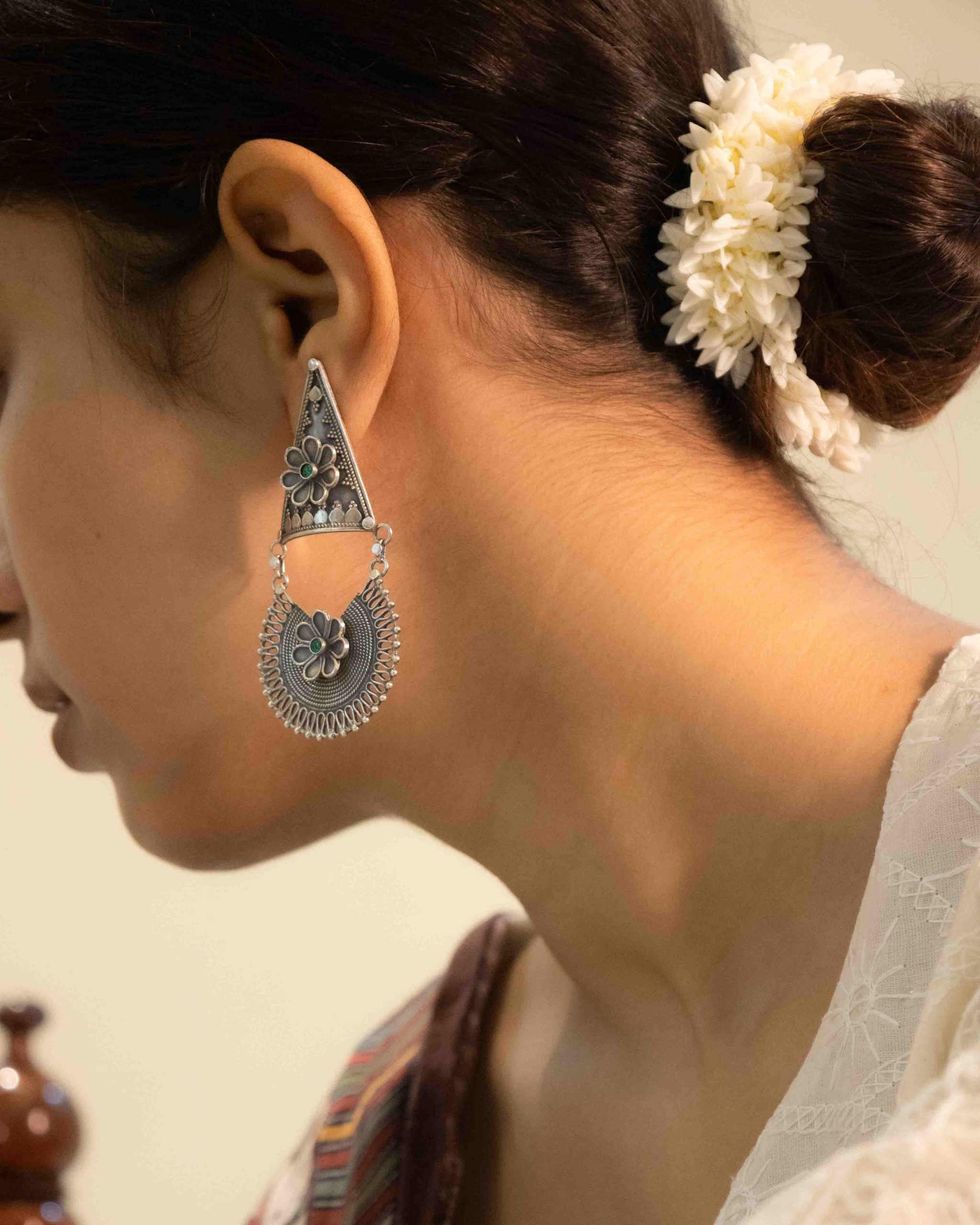 Mizoya Daana Detailed Flower Embossed Layered Earring