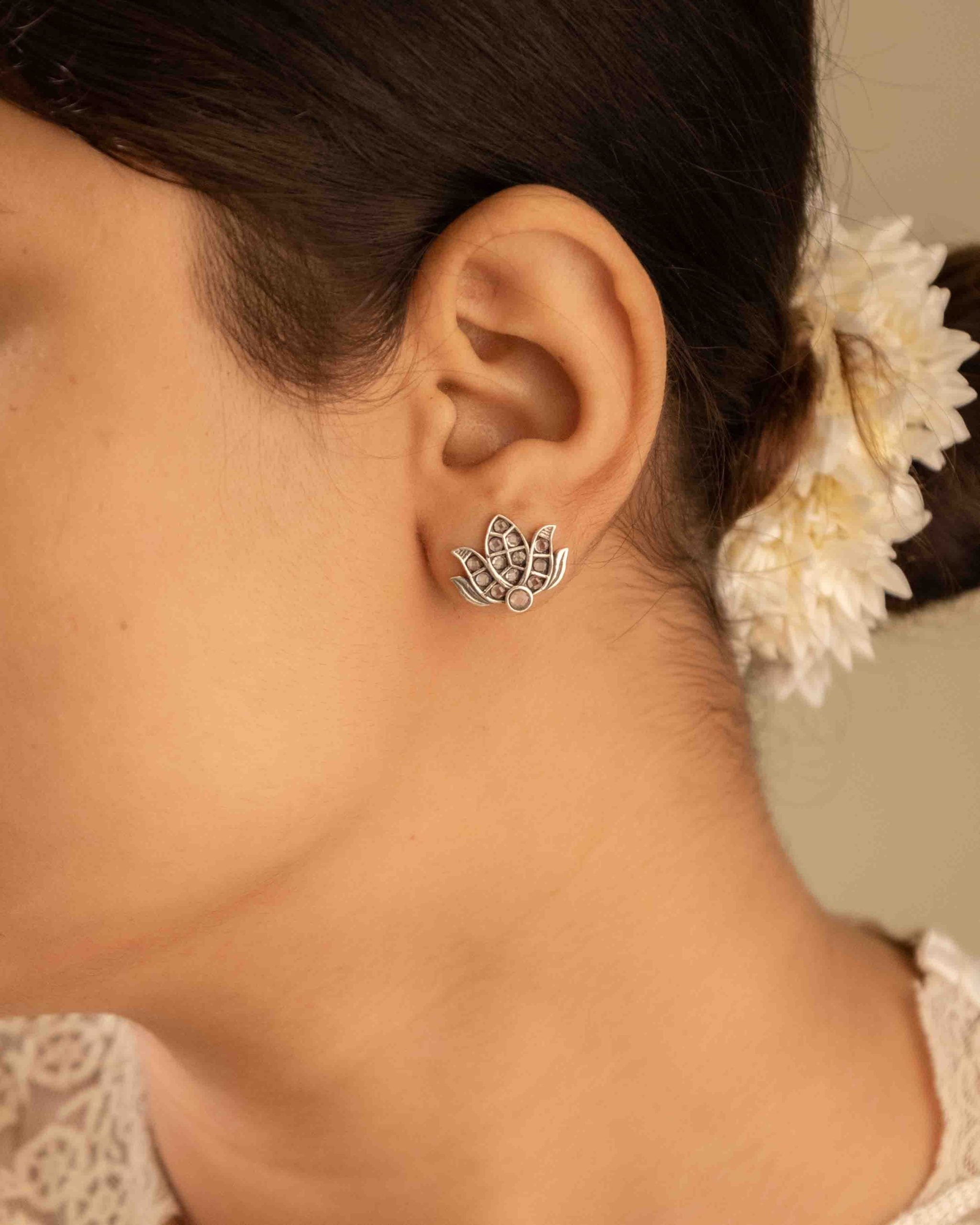 Moh Fine Lotus Stud Earring