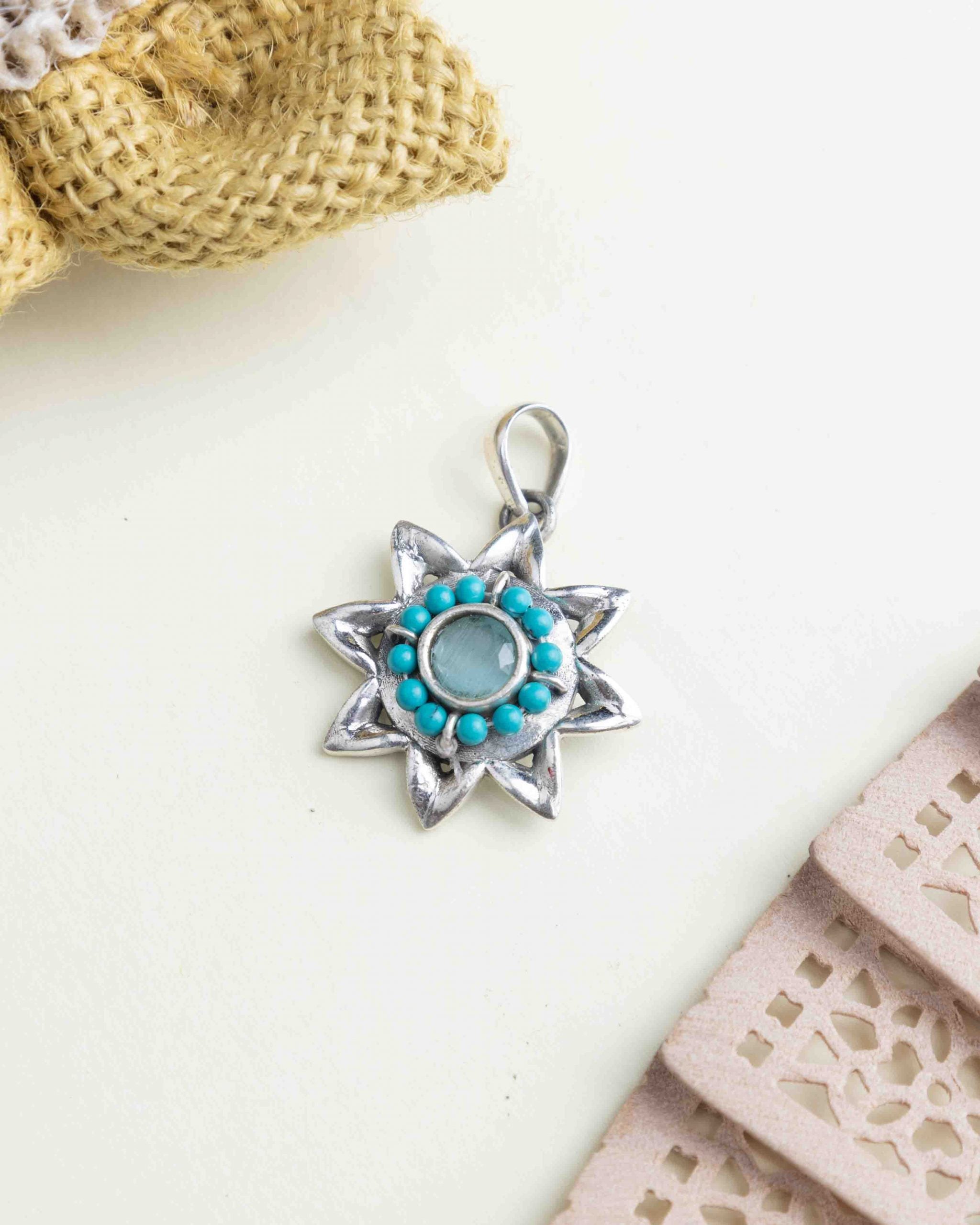 Moh Fine Turquoise Flower Beaded Pendant