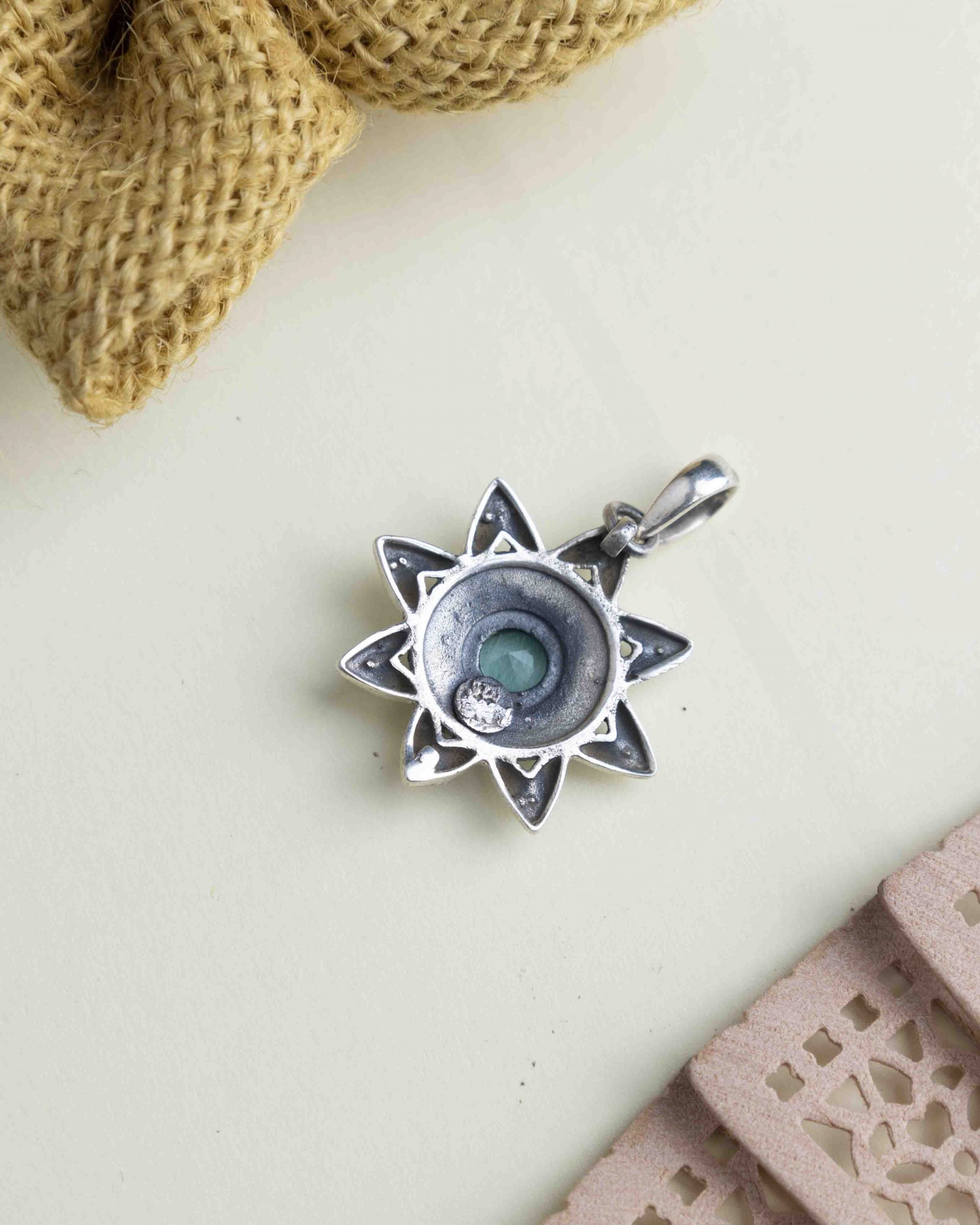 Moh Fine Turquoise Flower Beaded Pendant