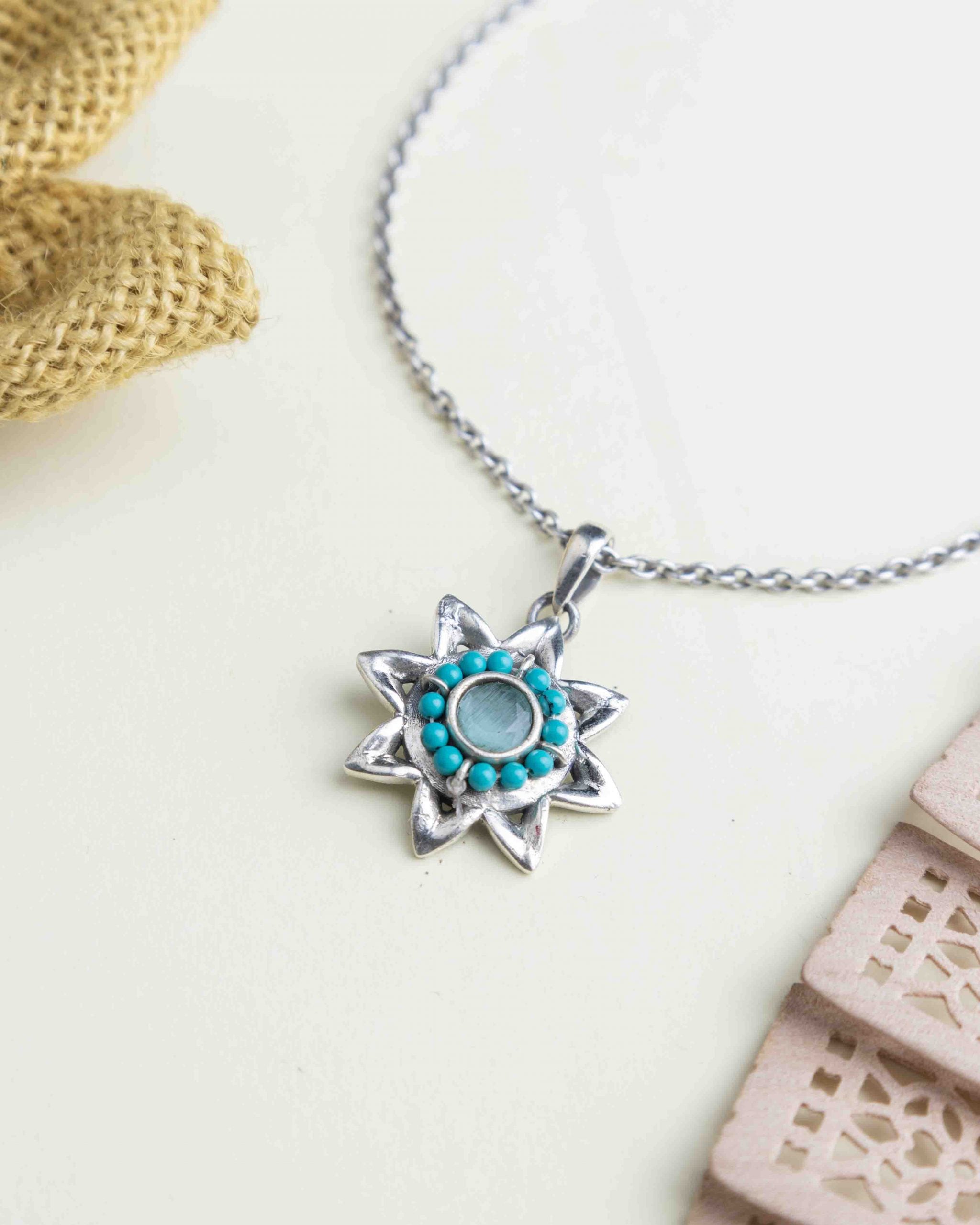 Moh Fine Turquoise Flower Beaded Pendant