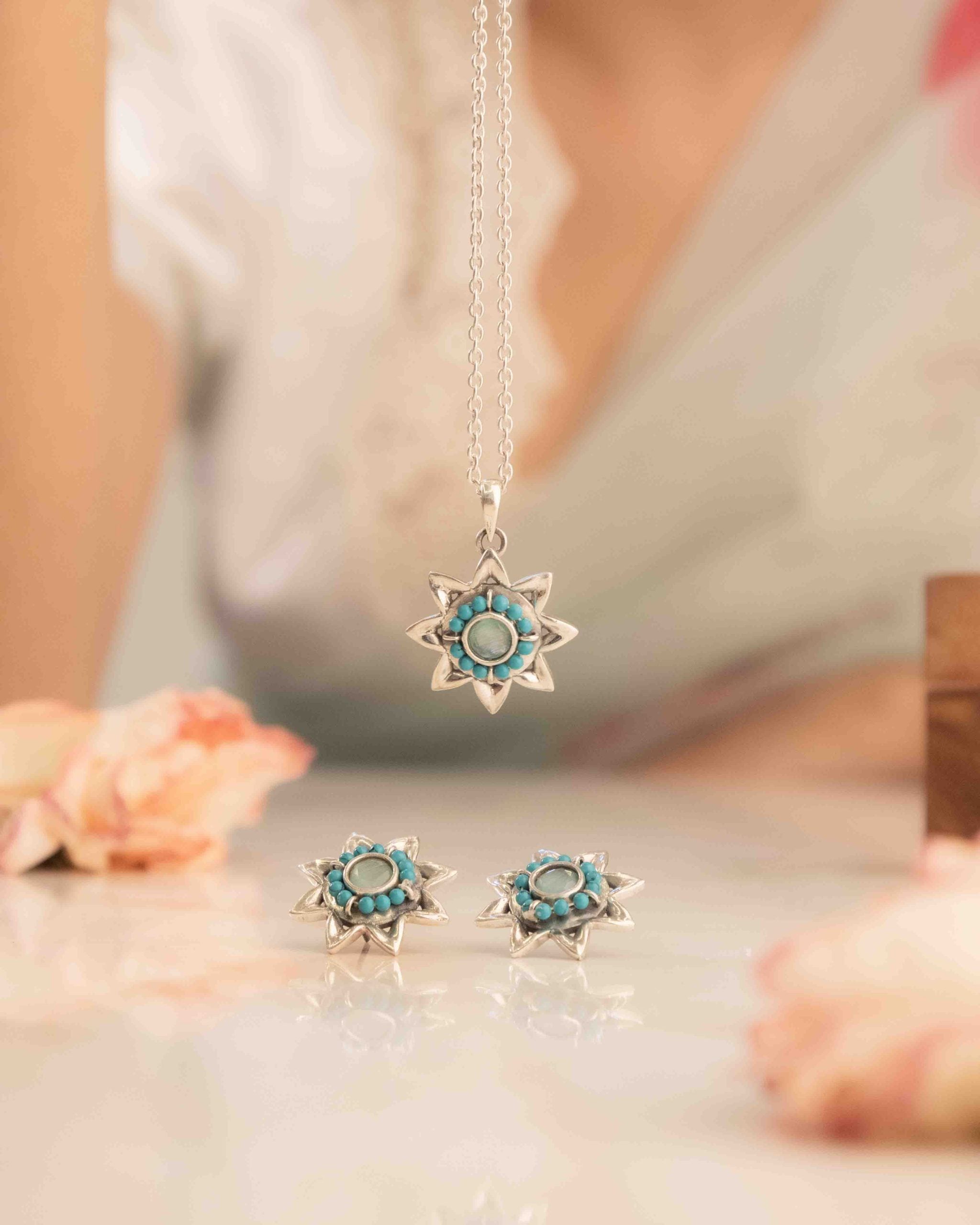 Moh Fine Turquoise Flower Beaded Necklace Set