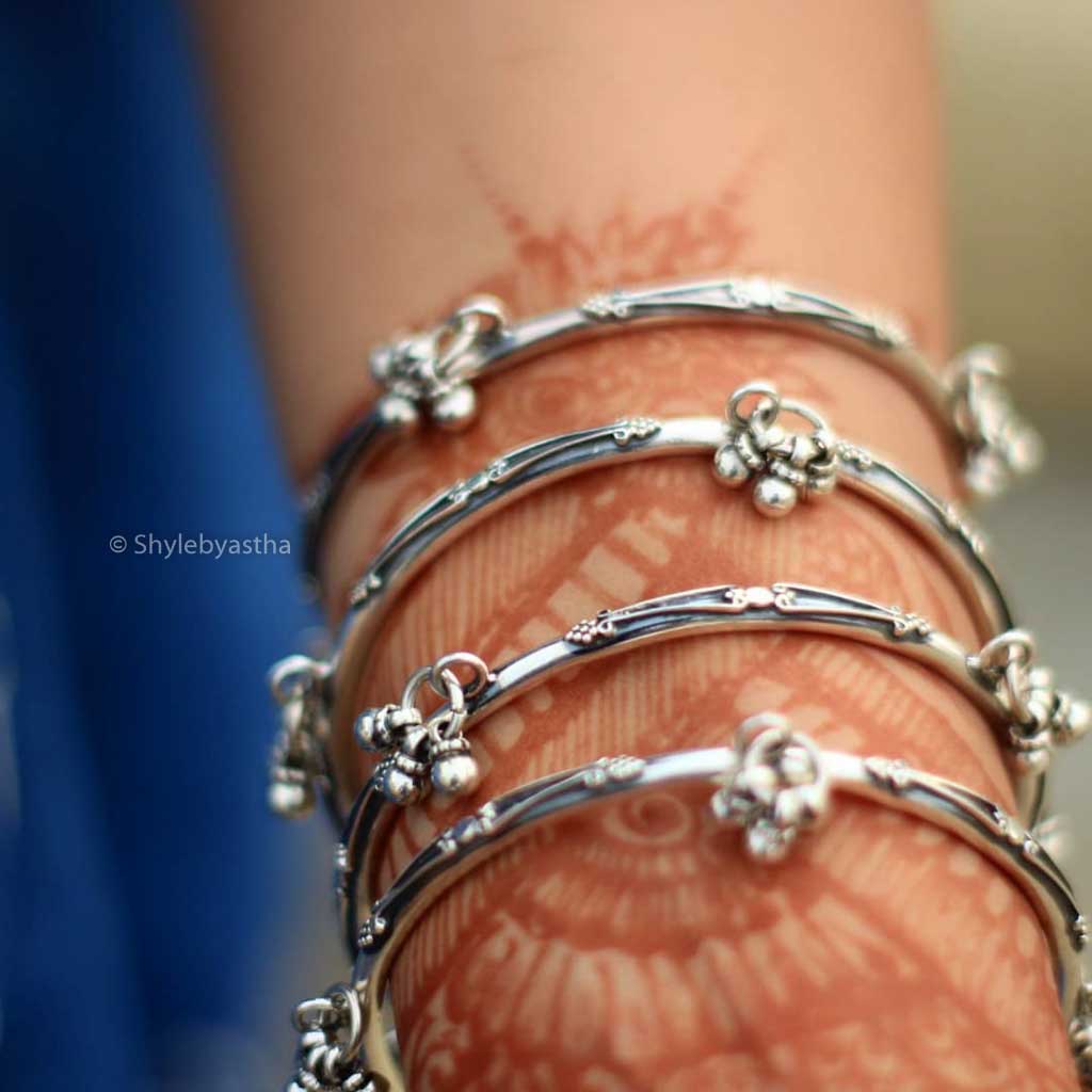 Dulari Ghunghroo Embossed Bangles model