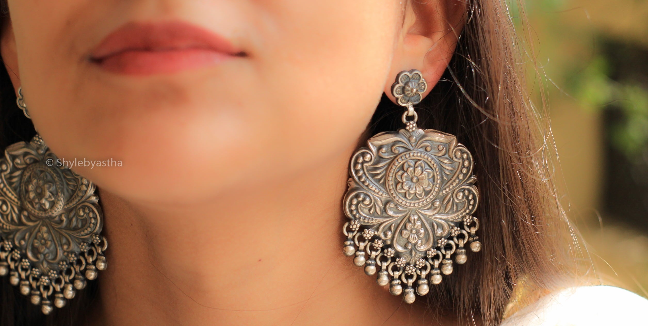 Mizoya Flower Art Embossed Earrings model