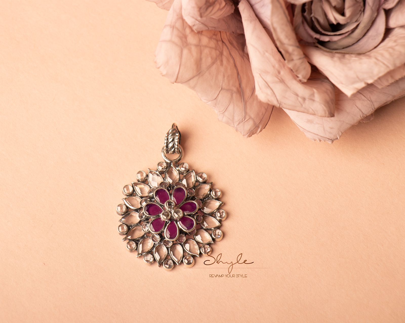 Essence Fine Scintillating Flower Necklace