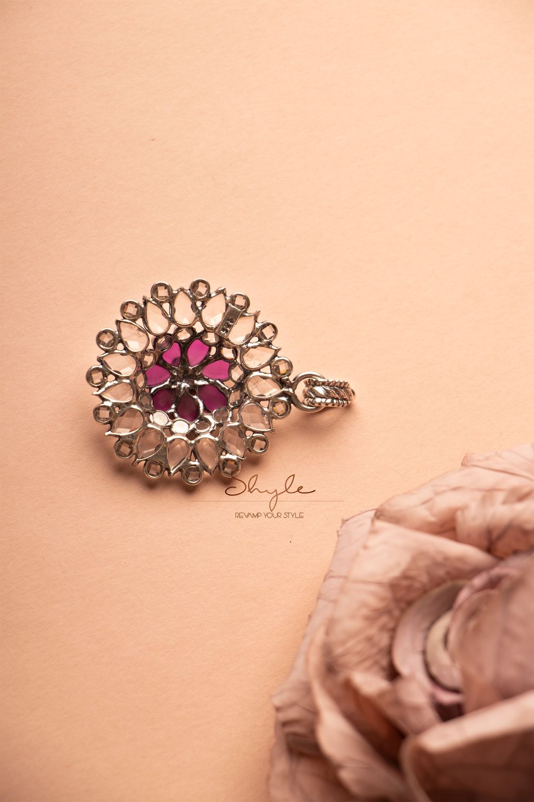 Essence Fine Scintillating Flower Necklace