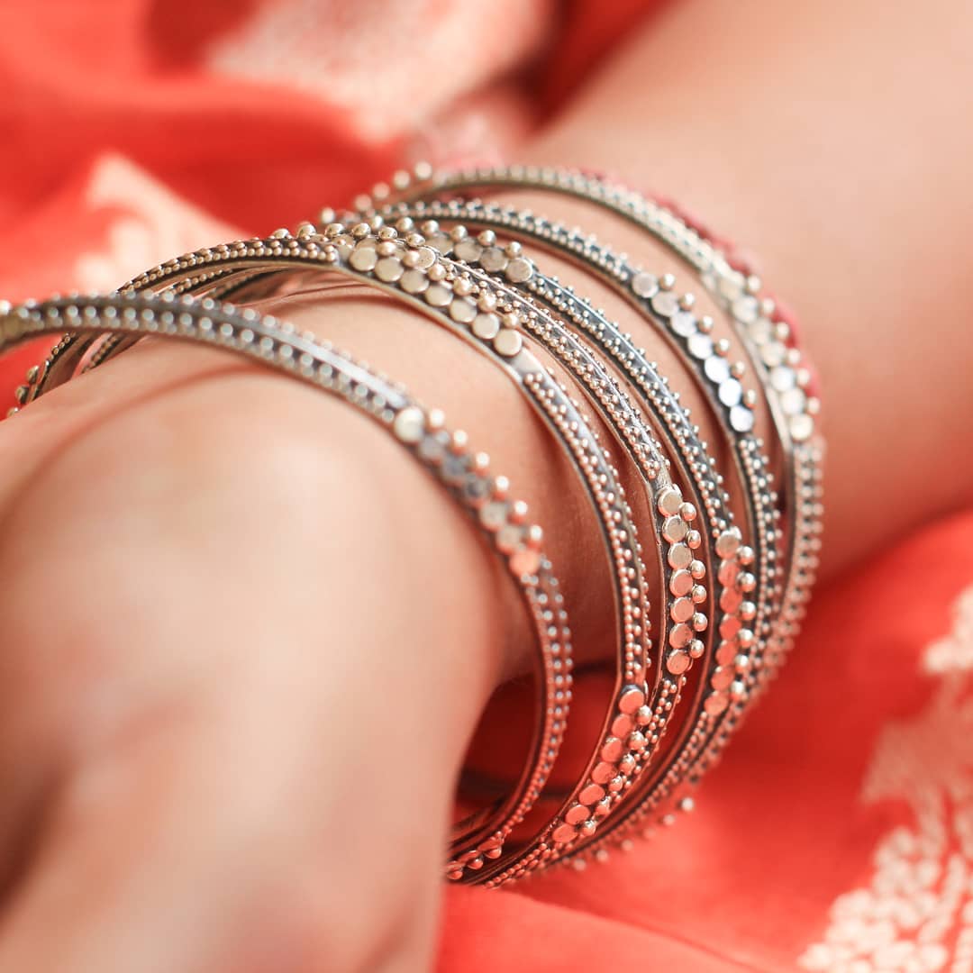 Anvaya Embossed Daana Intricate Bangles model