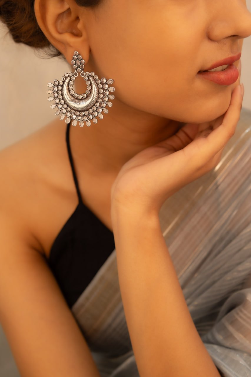 Essence Scintillating Versatile Chandbali