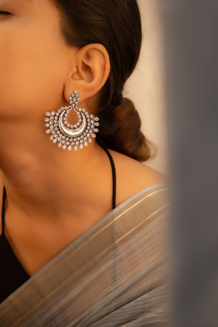 Essence Scintillating Versatile Chandbali