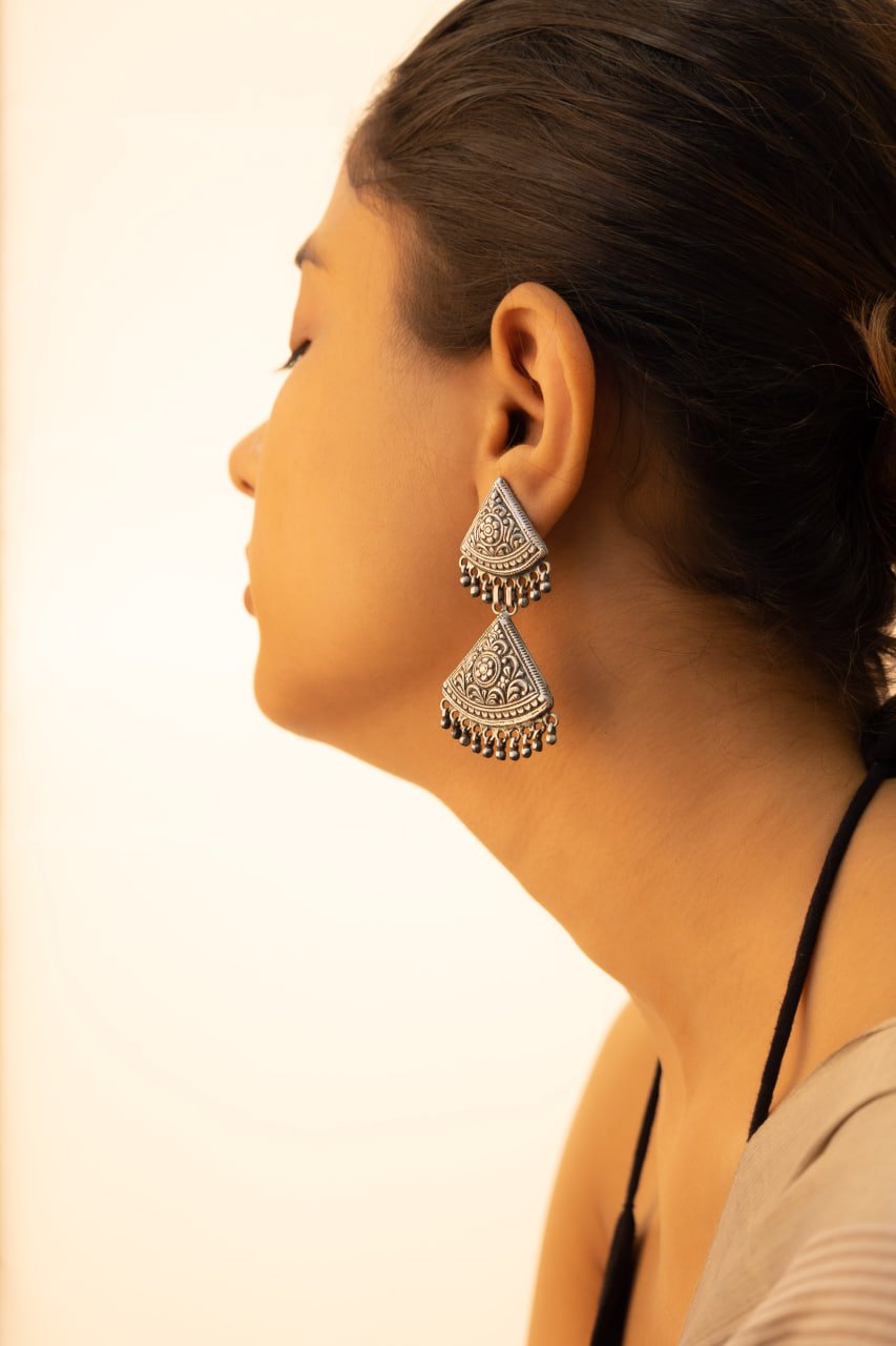 Mizoya Detailed Triangle Layered Ghughri Earring