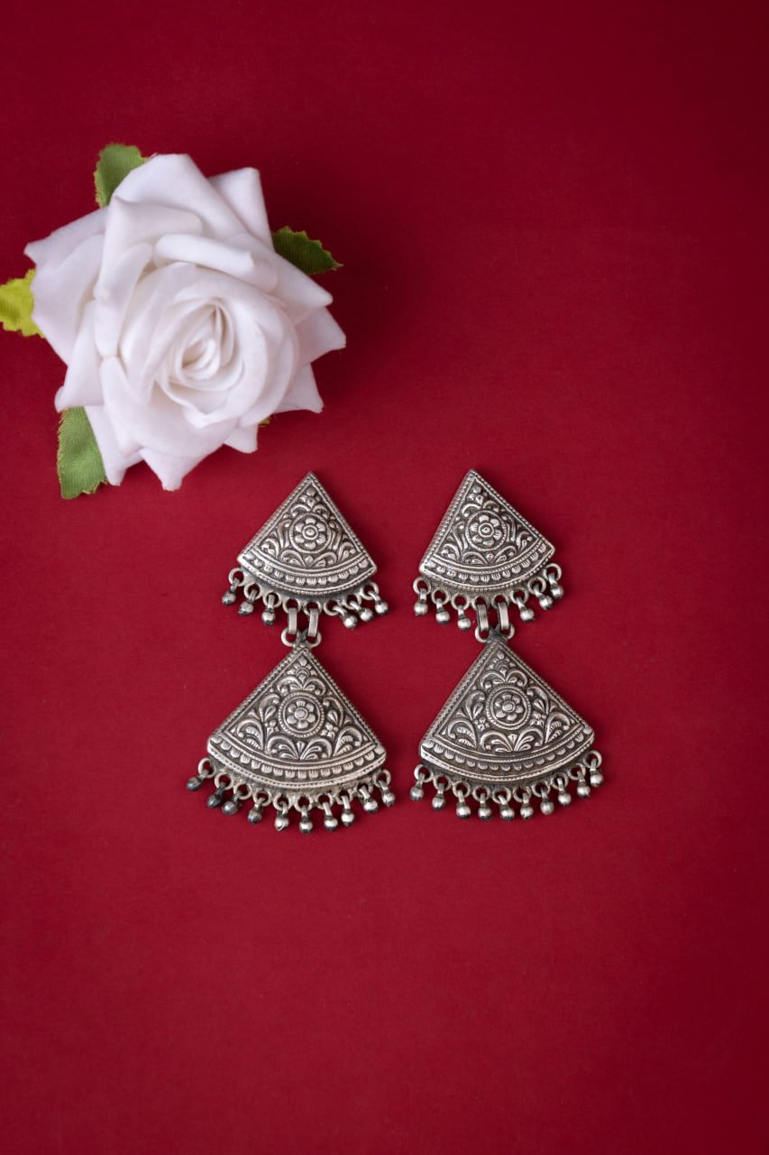 Mizoya Detailed Triangle Layered Ghughri Earring