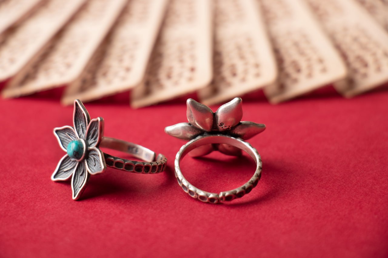 Moh Intricate Flower Turquoise Toe Ring