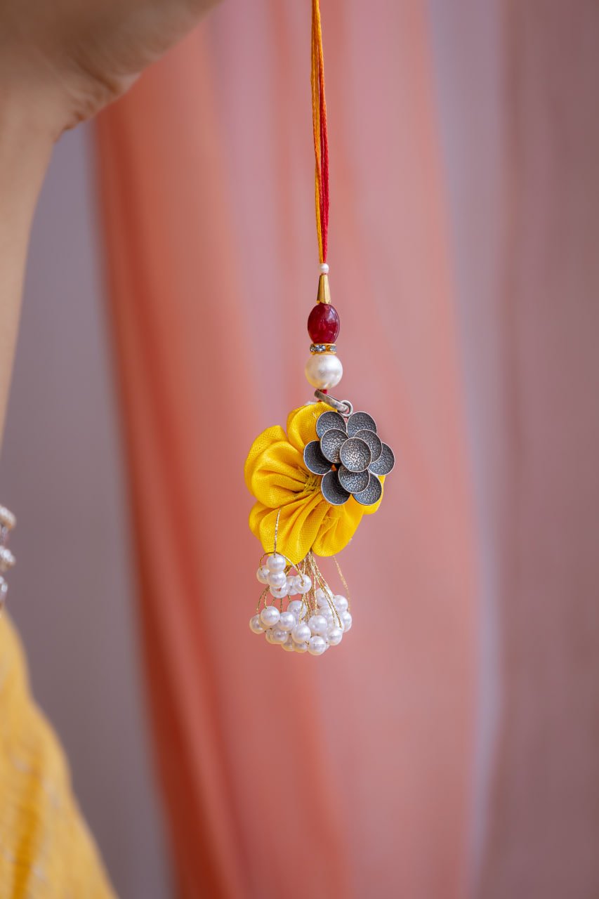 Moh Textured Flower Necklace Blooming Lumba Rakhi