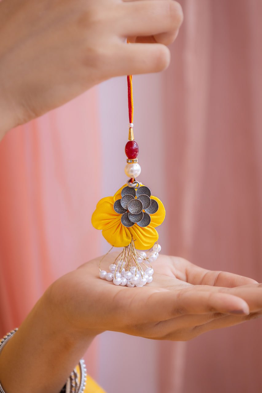 Moh Textured Flower Necklace Blooming Lumba Rakhi