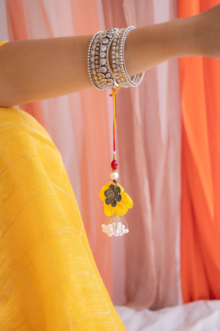 Moh Textured Flower Necklace Blooming Lumba Rakhi