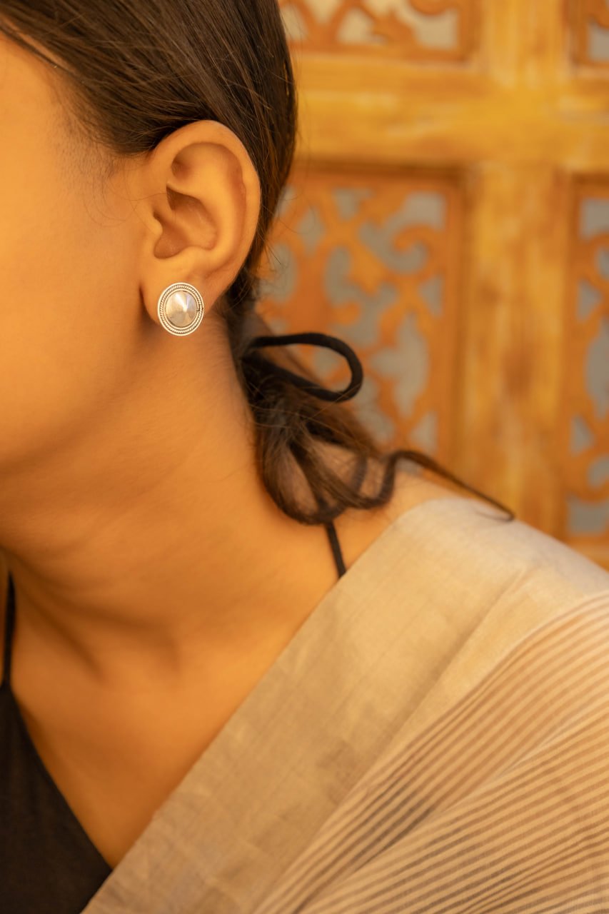 Moh Fine Tikdi Stud Earring