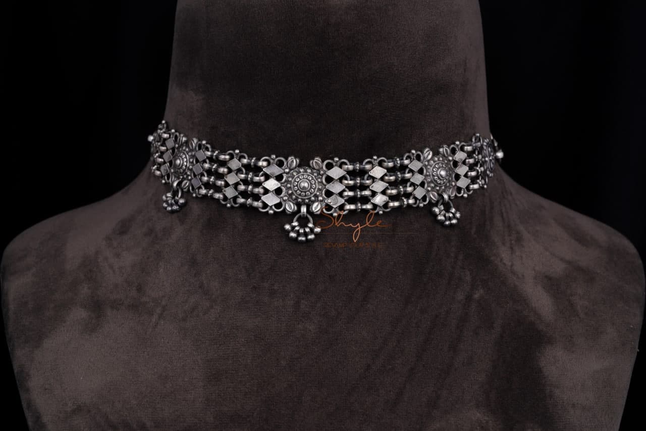 Moh Intricate Jali Ghughri Drop Statement Choker