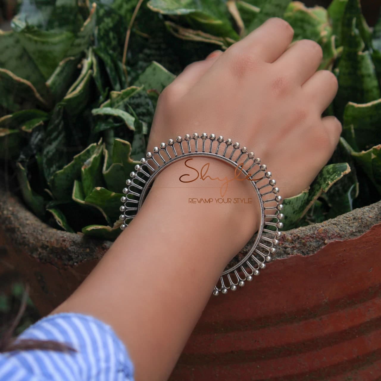 Anvaya Carved Embossed Gokhru Bangle model