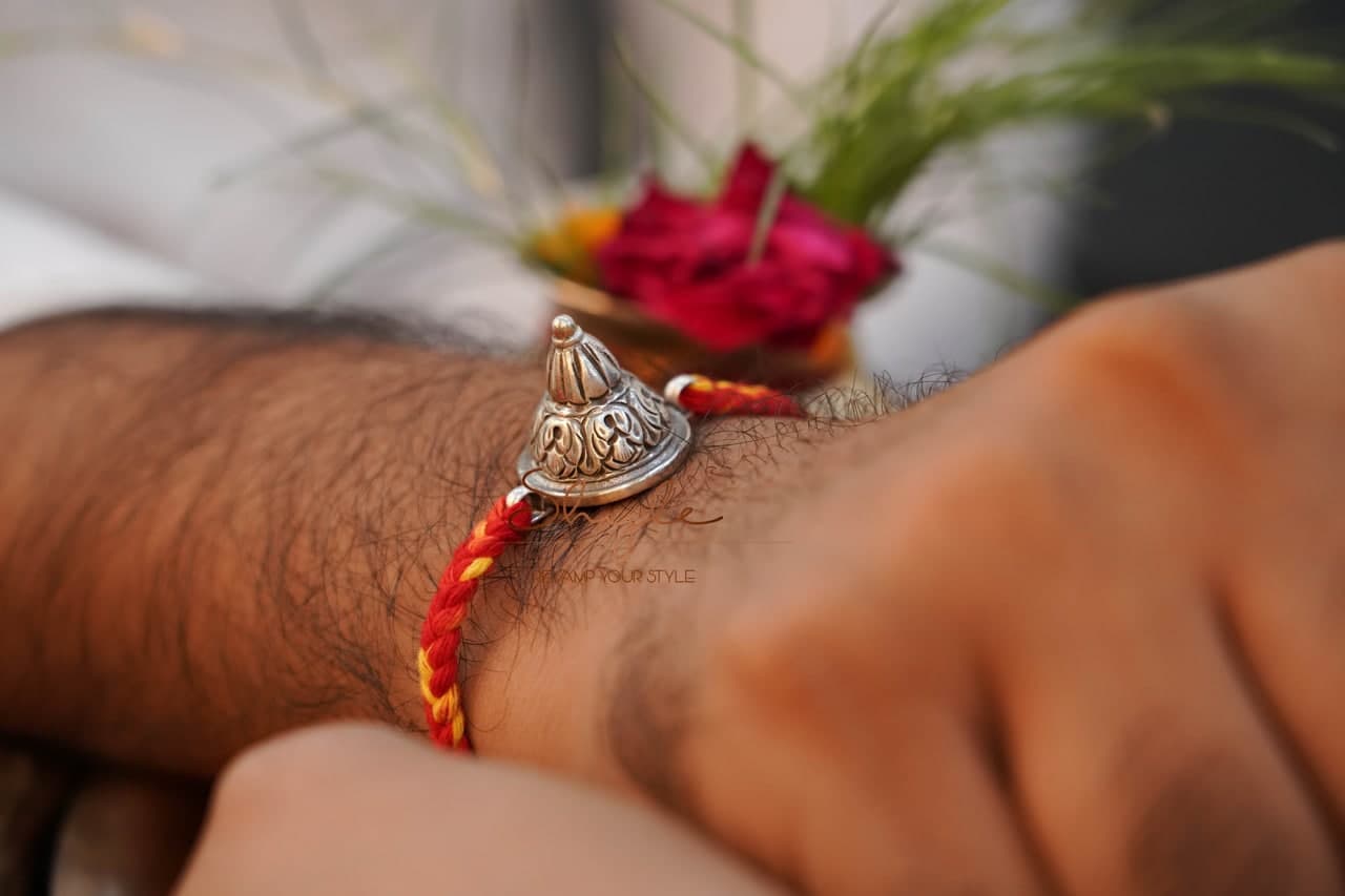 Adya Chitai Dhaal Rakhi