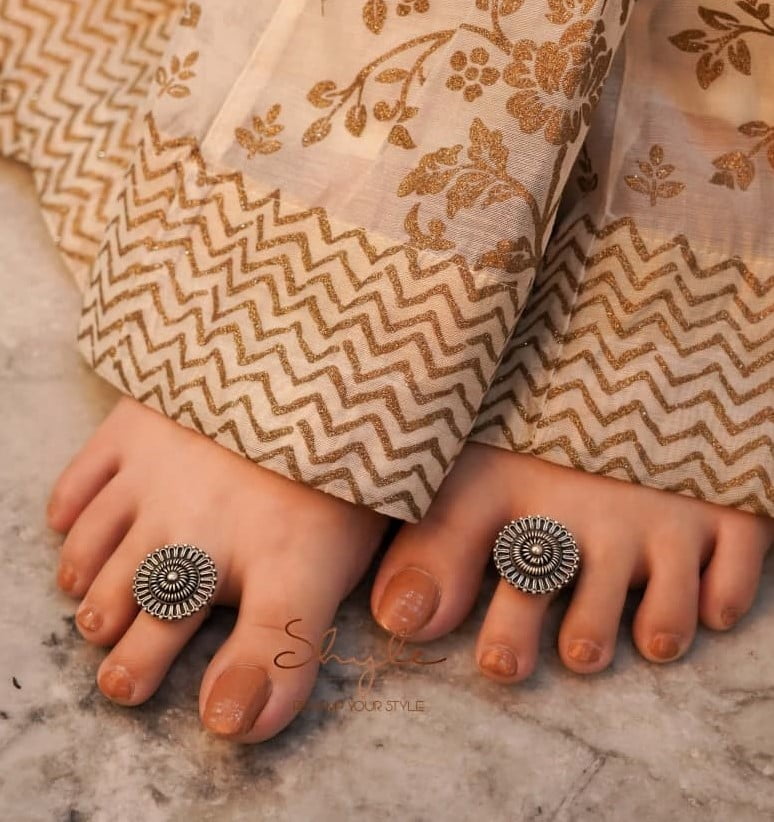 Mizoya Intricate Classic Toe Ring