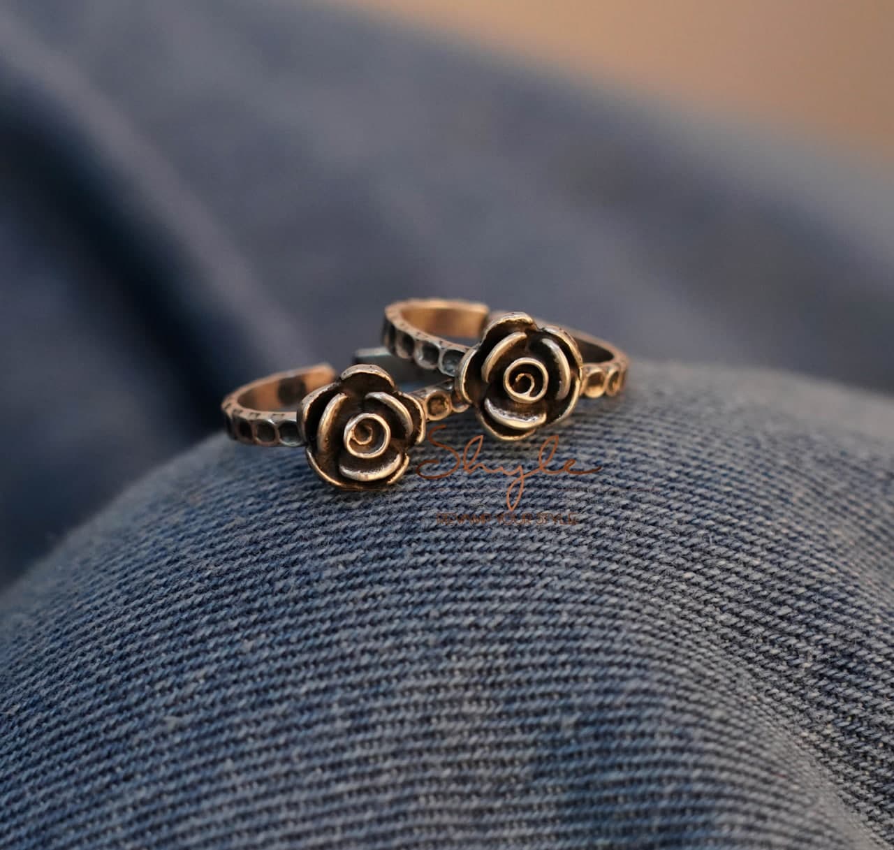 Moh Intricate Rose Toe Ring