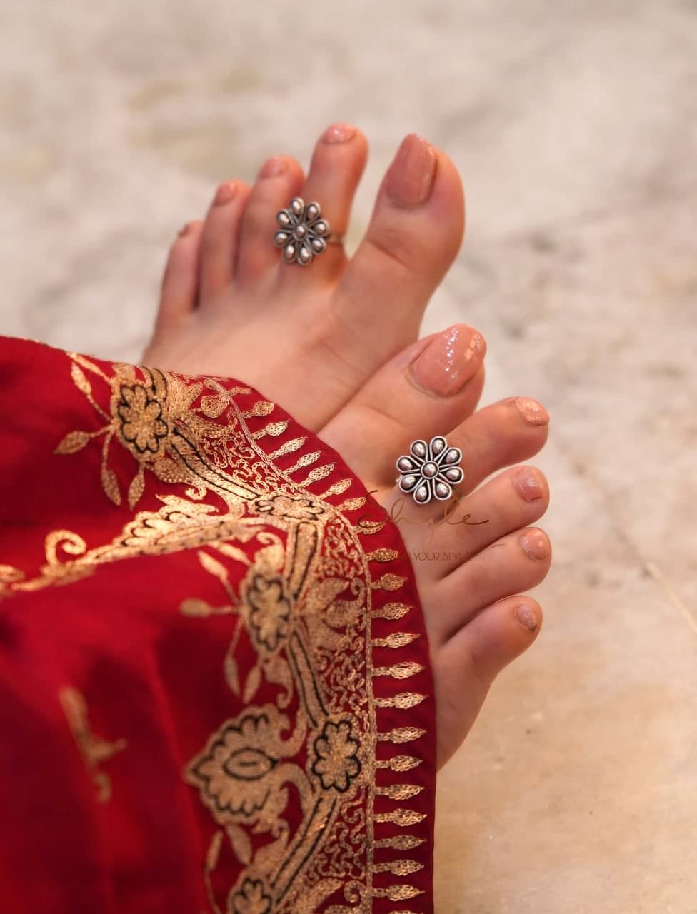 Moh mini flower toe ring