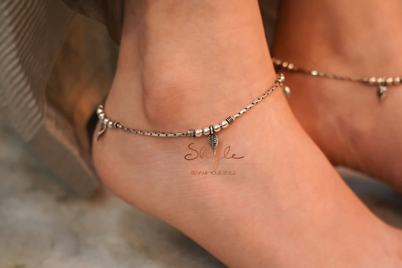 Adya Leaf Drop fine Anklet Pair