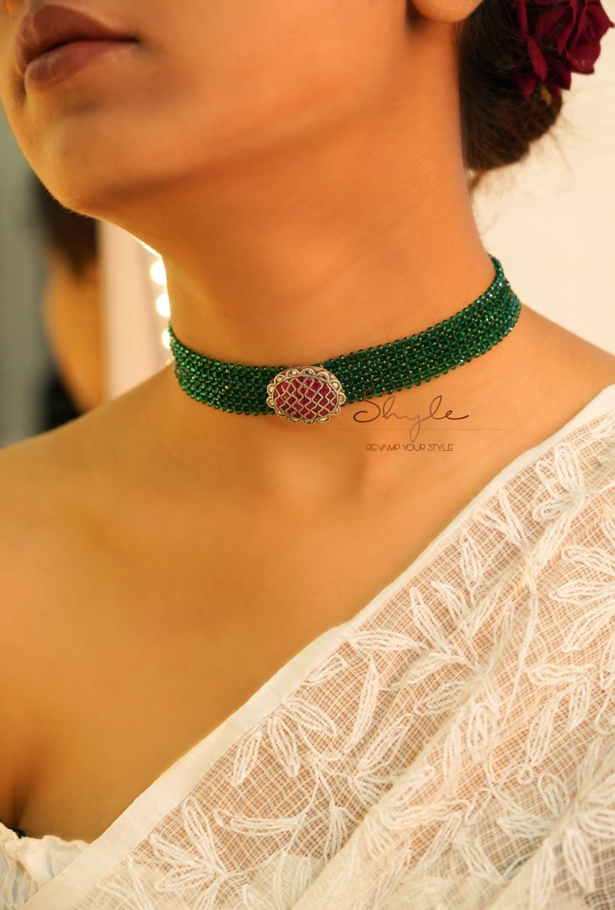 Essence Scintillating Kundan Statement Choker