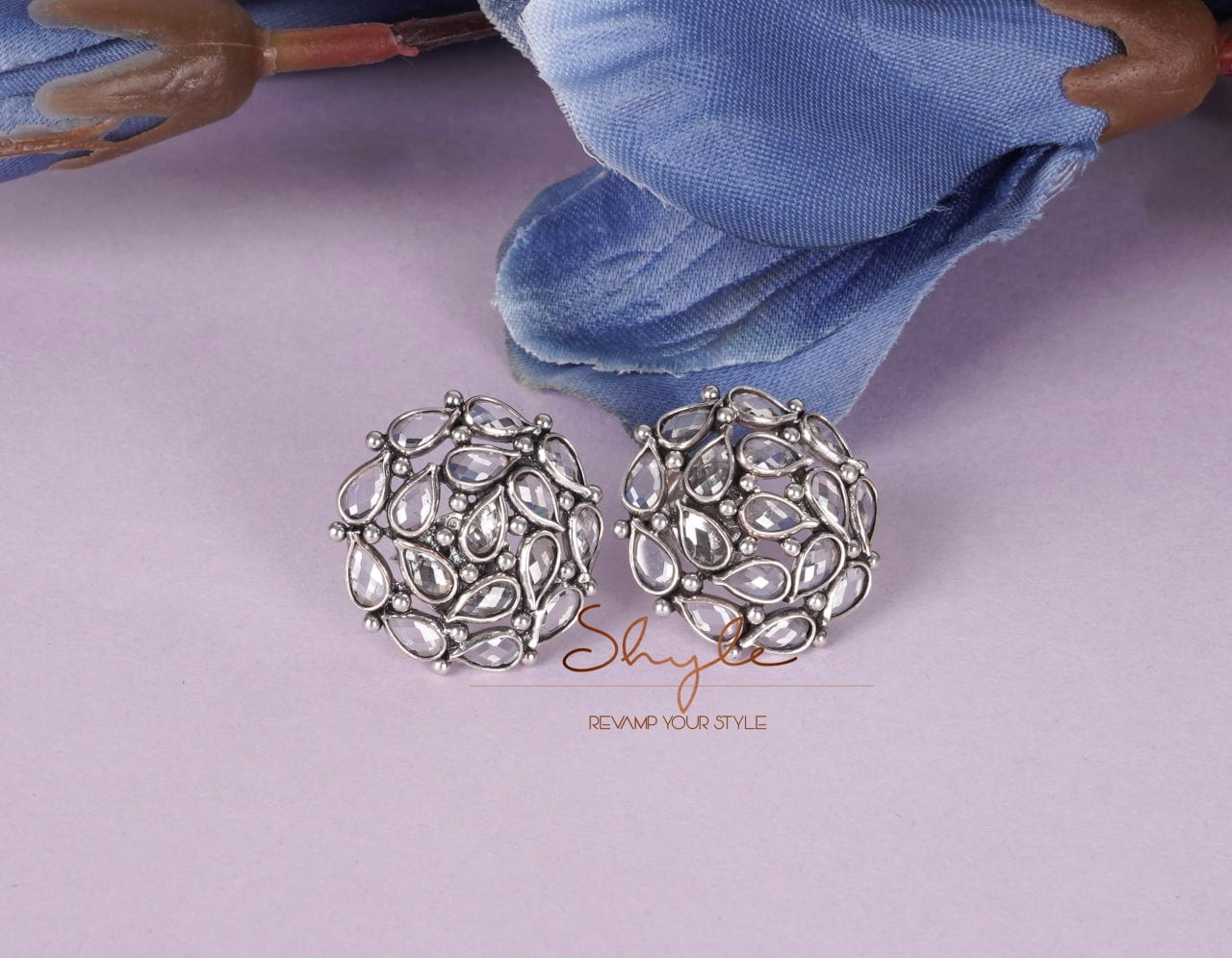 Essence Fine Scintillating Studs